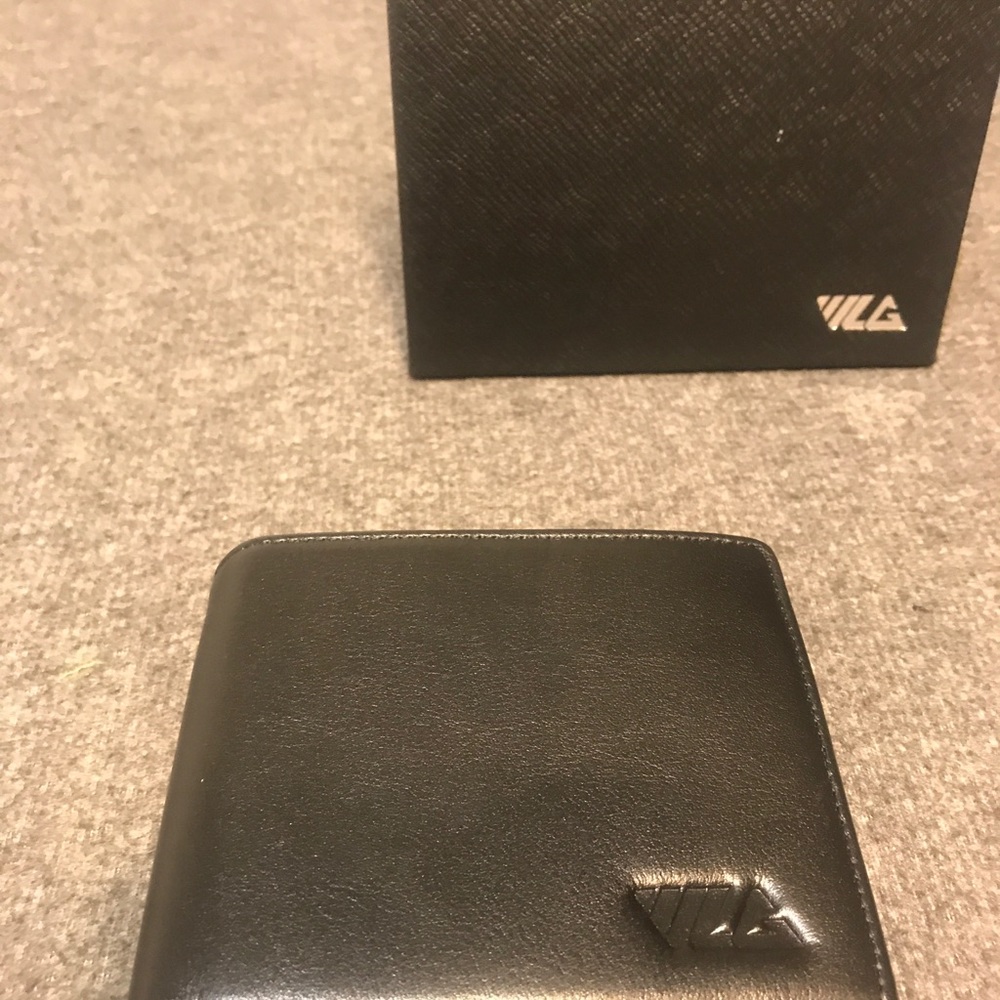NWOT LEATHER Men’s new leather safe guard wallet